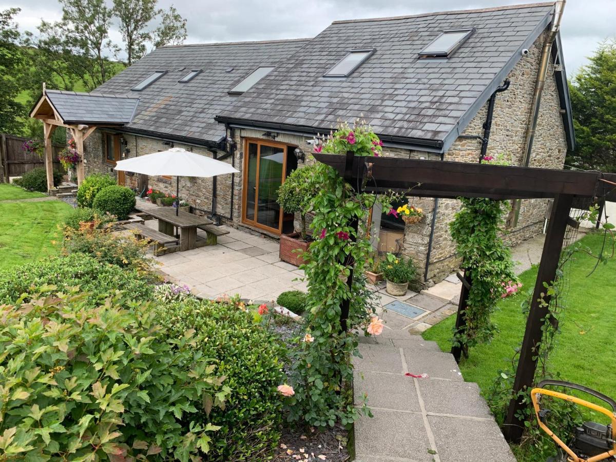 Bed and Breakfast Beudy Bach Cross Hands Экстерьер фото