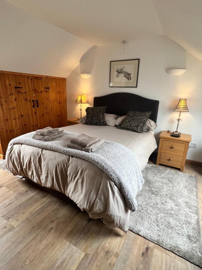Bed and Breakfast Beudy Bach Cross Hands Экстерьер фото