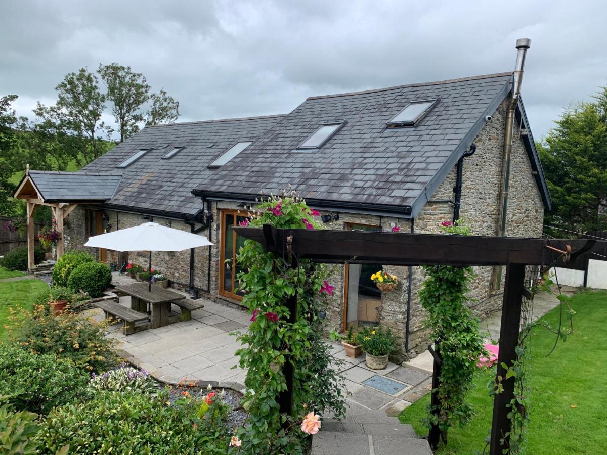Bed and Breakfast Beudy Bach Cross Hands Экстерьер фото