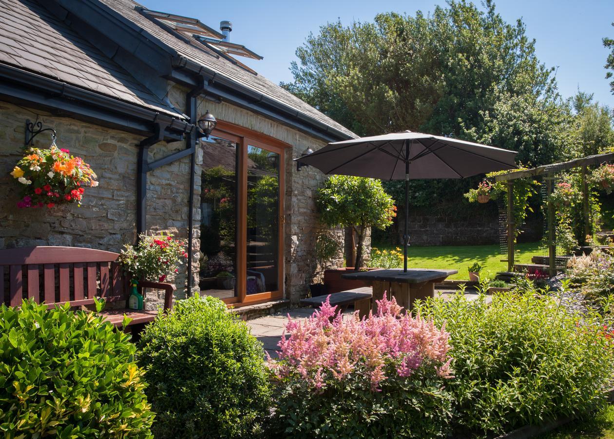 Bed and Breakfast Beudy Bach Cross Hands Экстерьер фото